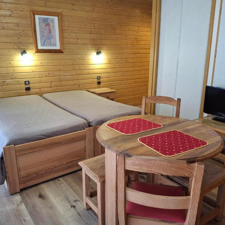 Studio central 3 pers avec WiFi et parking à Brides-les-Bains - FR-1-512-281 - Studio - 1