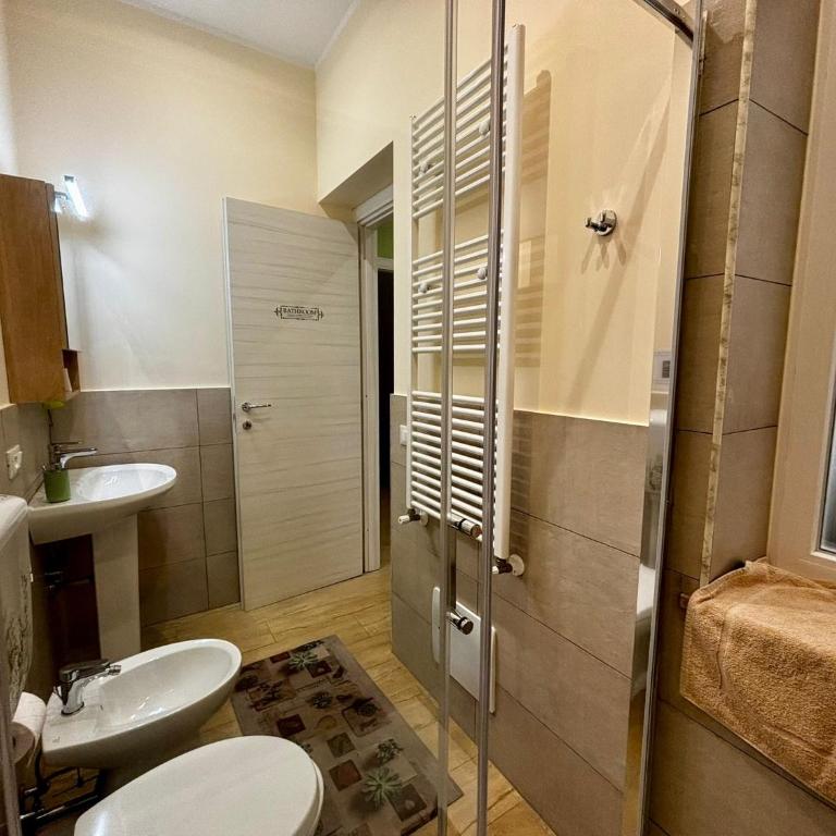 D'Aragona Guest House - King Room with Balcony - 24