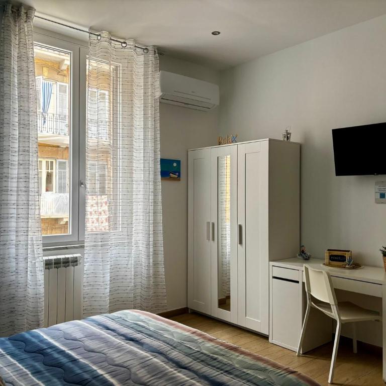 D'Aragona Guest House - Triple Room - 13