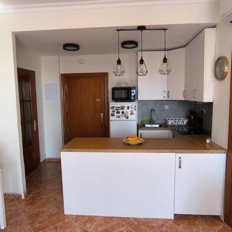 La Roca-Mediterráneo Views, 8th Floor-New Kitchen- POOL- Parking-Air Conditioning, Ceiling Fans & Free WIFI - Apartamento de 1 dormitorio - 11