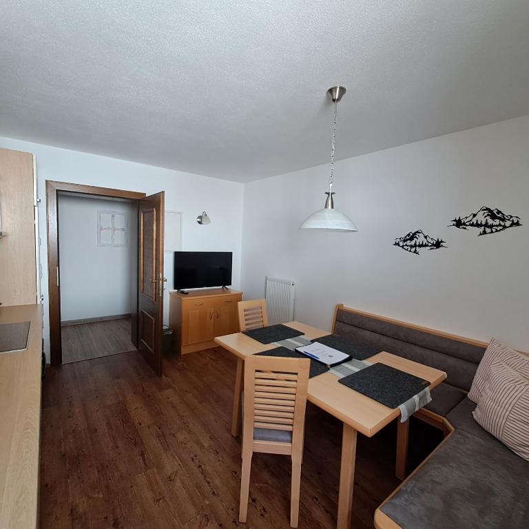 Appartements Rabengut - Two-Bedroom Apartment with Balcony - 1