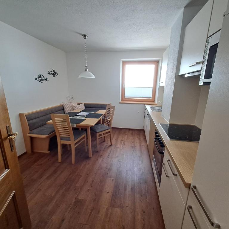 Appartements Rabengut - Two-Bedroom Apartment with Balcony - 3