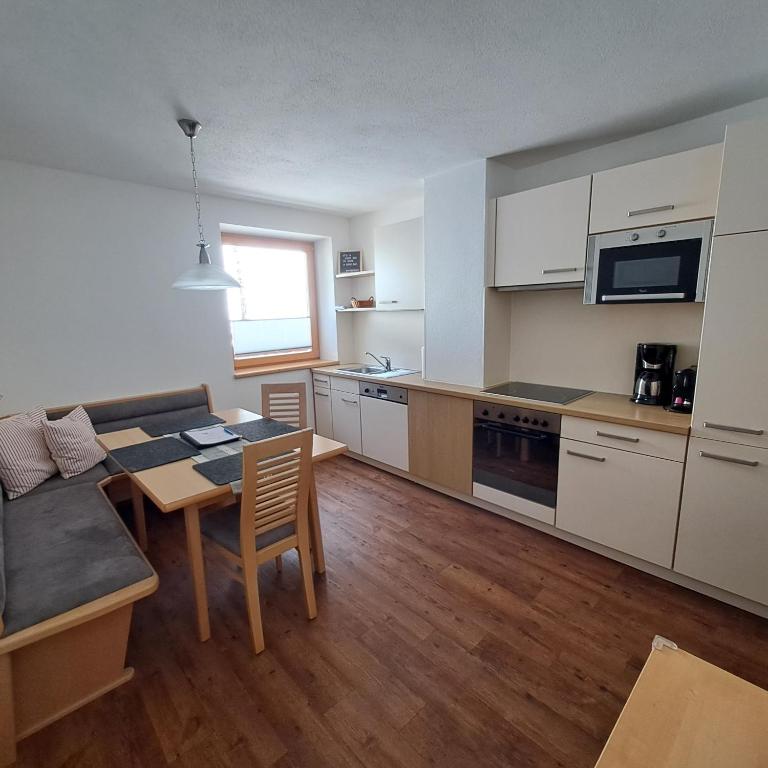 Appartements Rabengut - Two-Bedroom Apartment with Balcony - 2