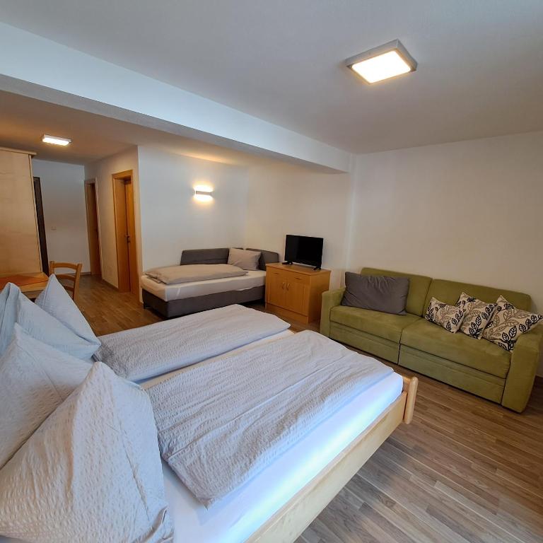 Appartements Rabengut - Two-Bedroom Apartment with Balcony - 7