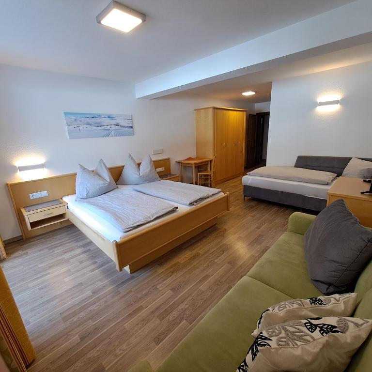 Appartements Rabengut - Two-Bedroom Apartment with Balcony - 9