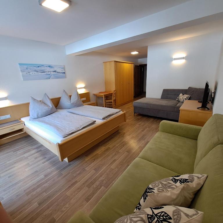 Appartements Rabengut - Two-Bedroom Apartment with Balcony - 4