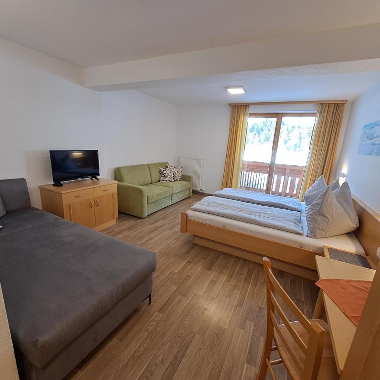 Appartements Rabengut - Two-Bedroom Apartment with Balcony - 6