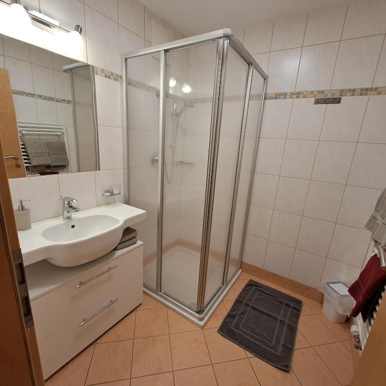 Appartements Rabengut - Two-Bedroom Apartment with Balcony - 11