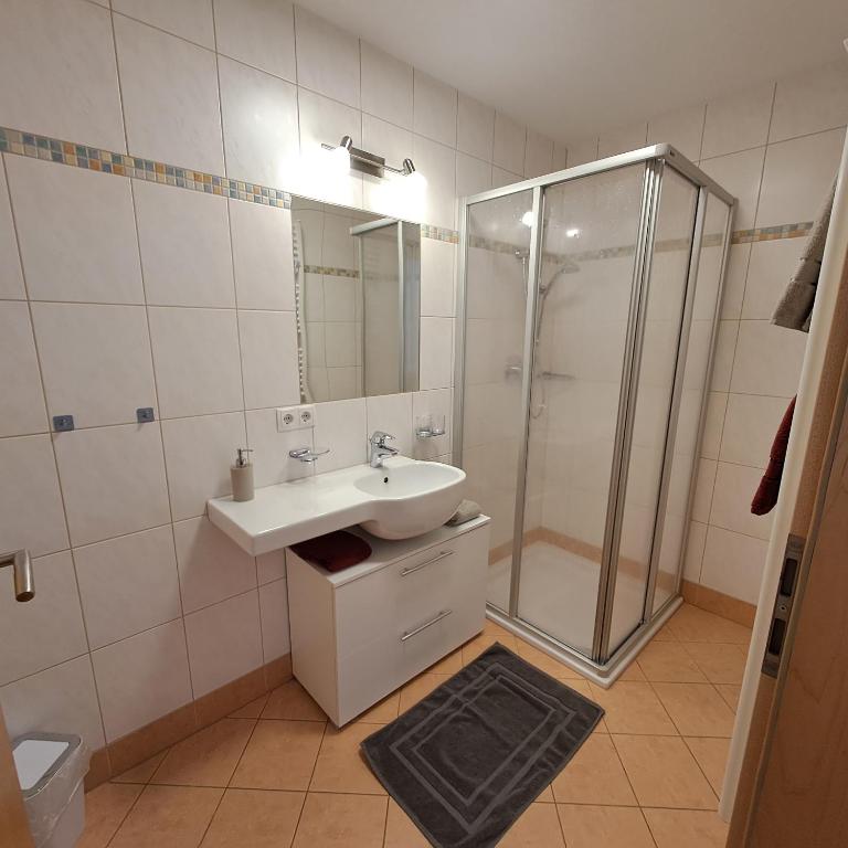 Appartements Rabengut - Two-Bedroom Apartment with Balcony - 12