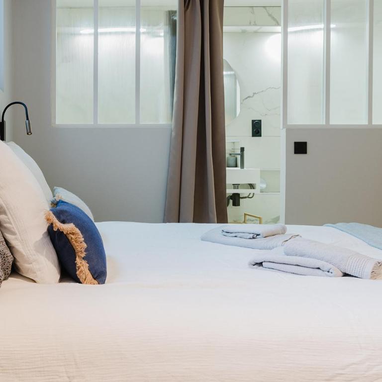 Maison CHALIOT Hosts & Events - Chambre Double Deluxe avec Douche - 4