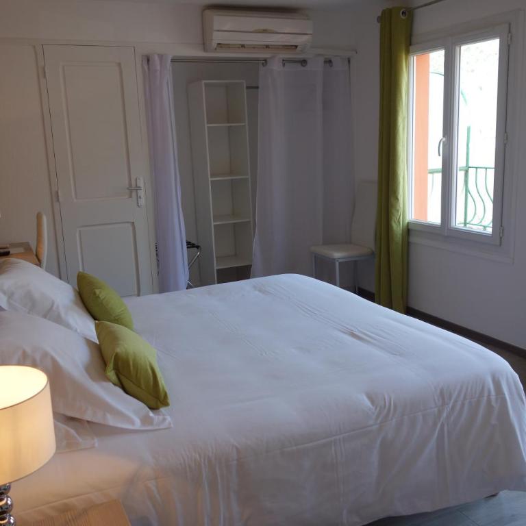 Hotel le Préjoly - Chambre Triple Supérieure avec Terrasse - 8
