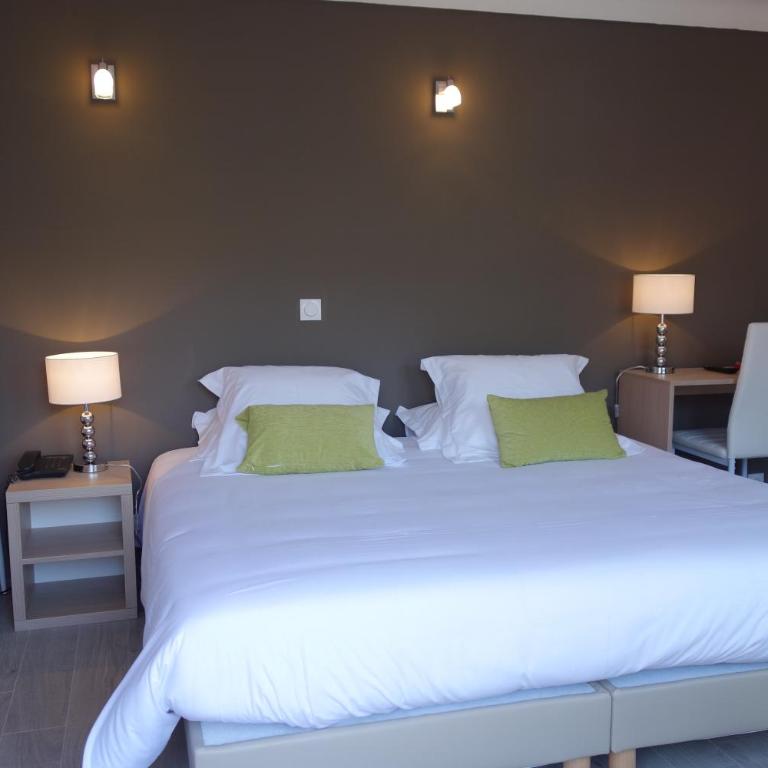 Hotel le Préjoly - Chambre Triple Supérieure avec Terrasse - 9
