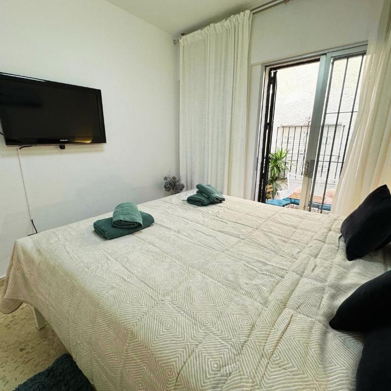 Spacious 3BR Walk to Beach & Old Town Marbella - Three-Bedroom Apartment - 12