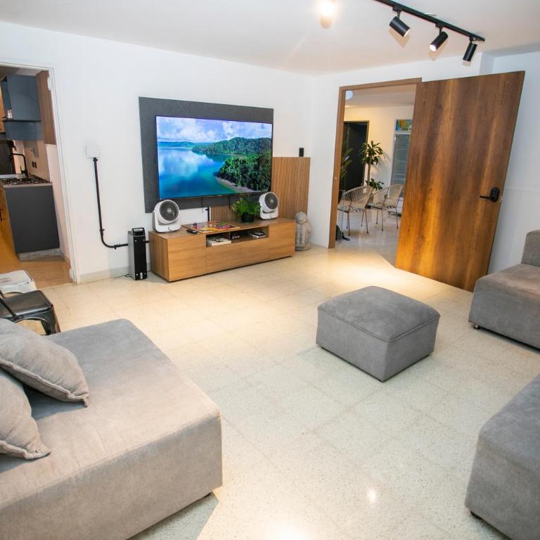 Lorel Spring luxury stay Cozy and relaxing 5BR-AC-wifi-Jacuzzi-AC-Laundry - Casa de 5 dormitorios - 67