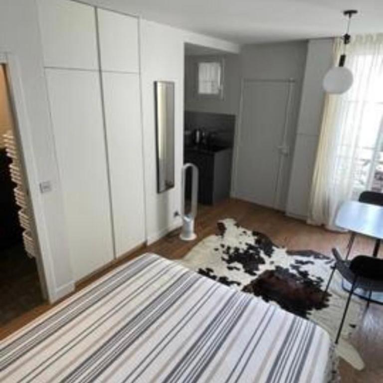 Chic Studio - Montorgueil, AC & Fast Wi-fi - One-Bedroom Apartment - 11
