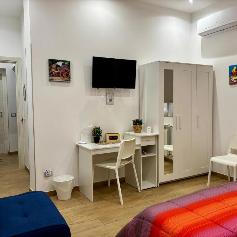 D'Aragona Guest House - Deluxe King Room - 12