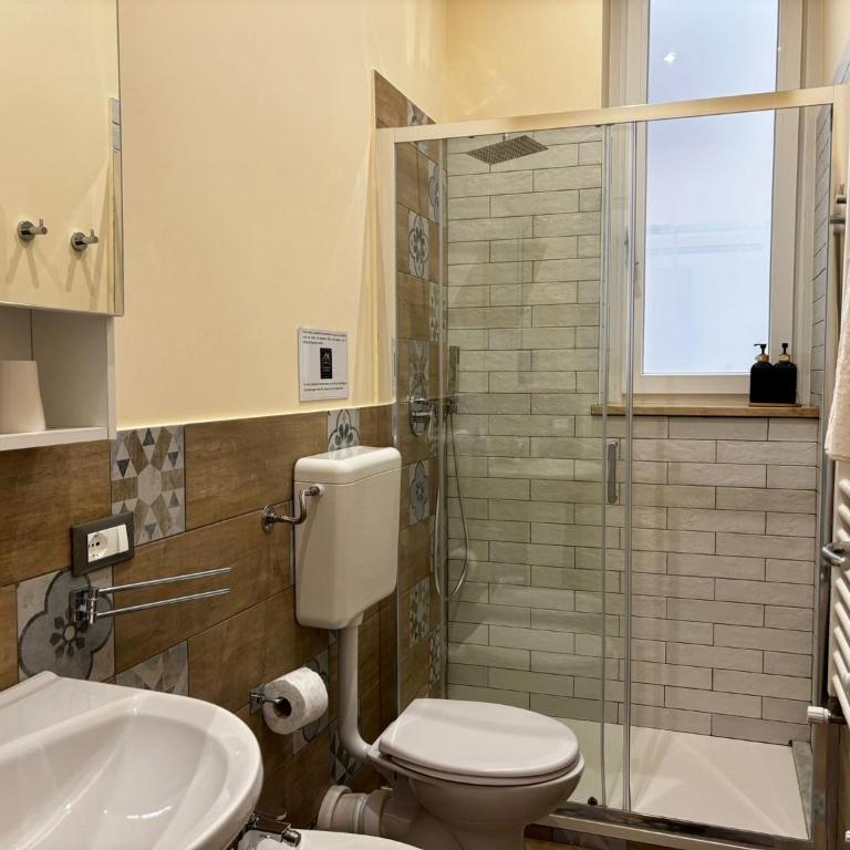 D'Aragona Guest House - Deluxe King Room - 22