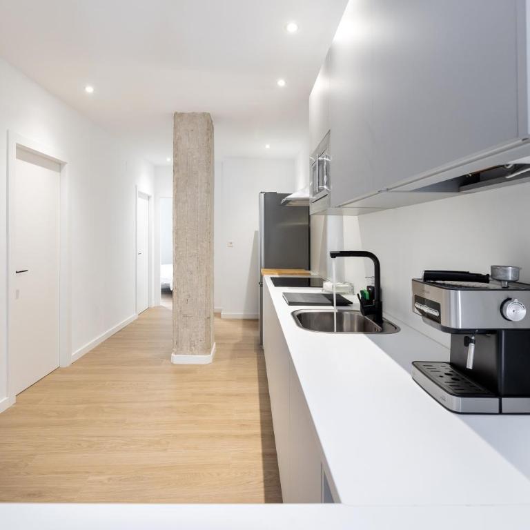 Apartamentos en el corazón de Granada - Three-Bedroom Apartment - 8