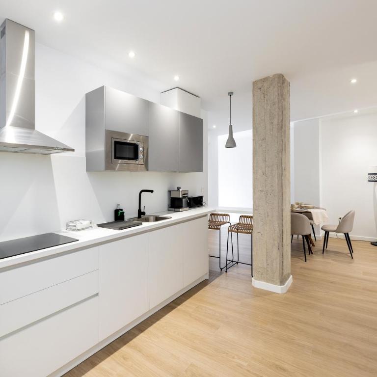 Apartamentos en el corazón de Granada - Three-Bedroom Apartment - 10