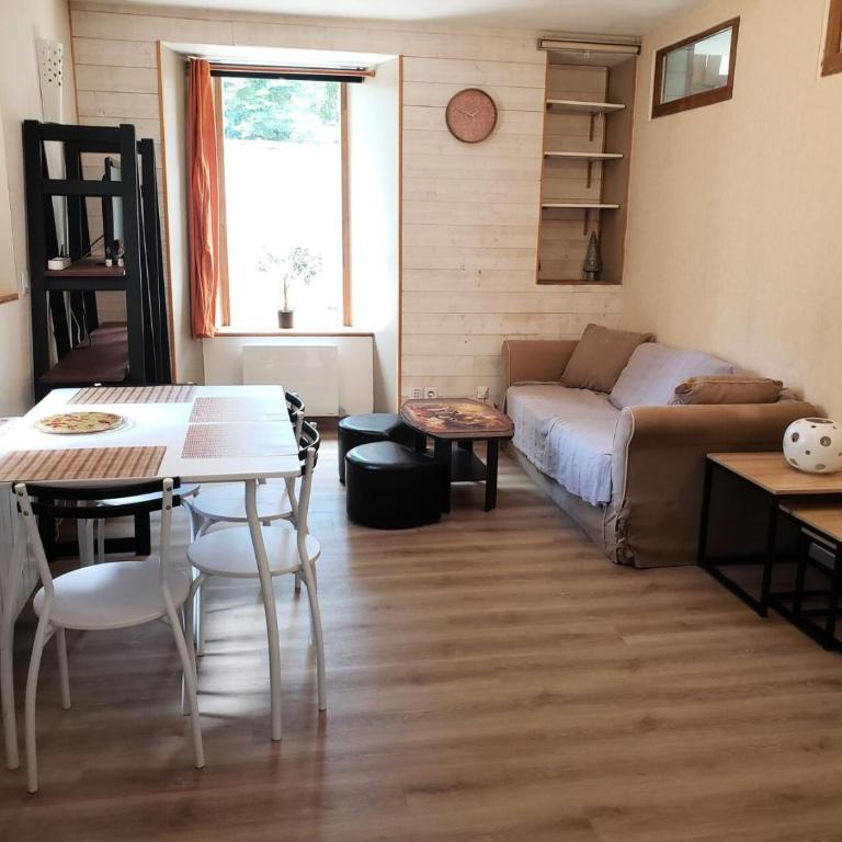 Résidence Rue De La Paix - T2 PLEIN CENTRE VILLAGE MAE-3731 - Apartment - 2