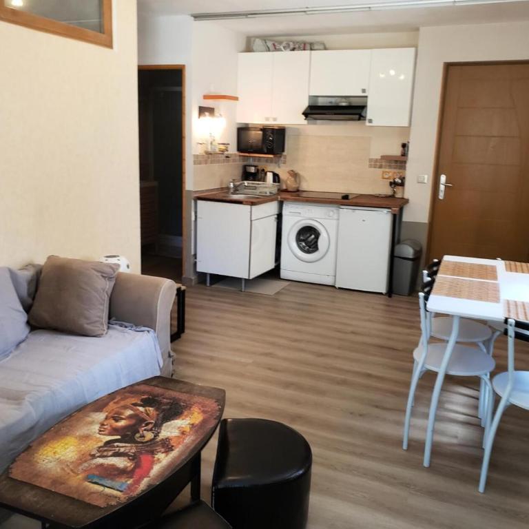 Résidence Rue De La Paix - T2 PLEIN CENTRE VILLAGE MAE-3731 - Apartment - 3