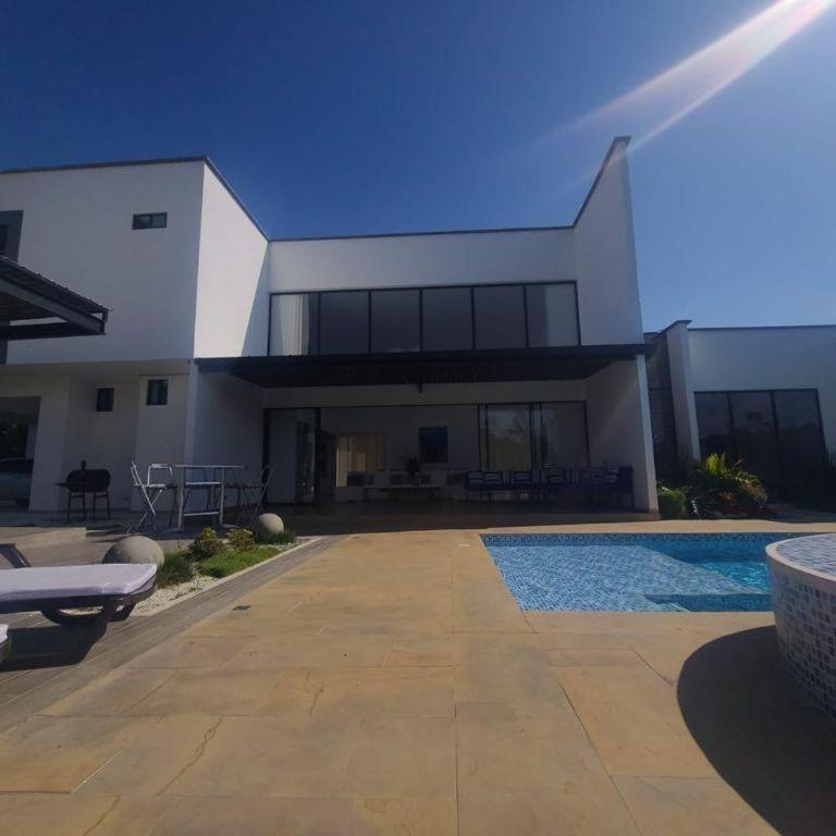 Hermosa Casa de Lujo en LAGO CALIMA - Casa - 10