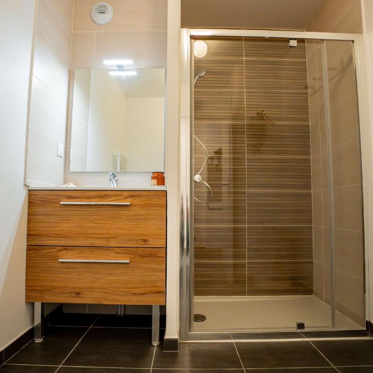 Appartement T2 avec grande terrasse et parking - FR-1-553-291 - Appartement - 13