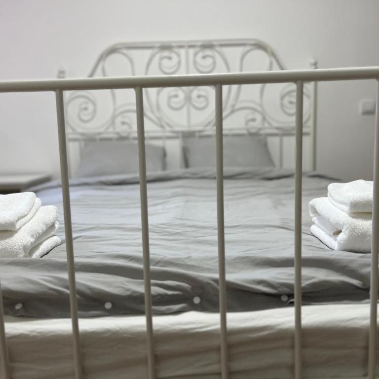 Costa apt 3 bedrooms Ideal for Groups Near Arena - Three-Bedroom Apartment - 8