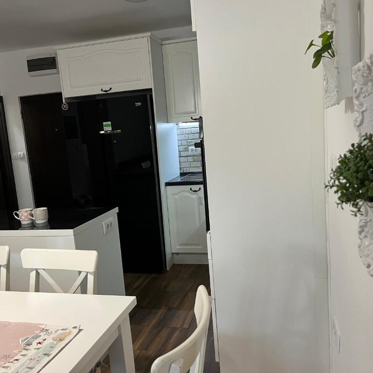 Costa apt 3 bedrooms Ideal for Groups Near Arena - Three-Bedroom Apartment - 11