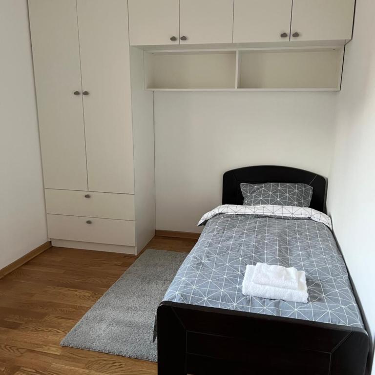 Costa apt 3 bedrooms Ideal for Groups Near Arena - Three-Bedroom Apartment - 16