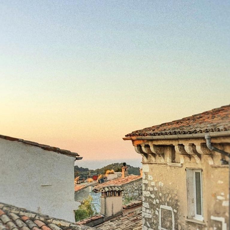 Provencal Escape - Suite with City View - 28