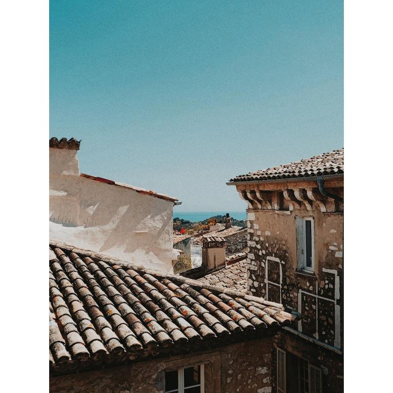 Provencal Escape - Suite with City View - 31