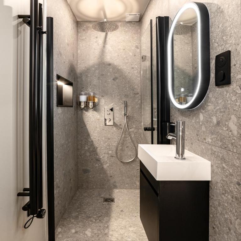 Luxury Suite 2BR Le Marais AC Courtyard - Two-Bedroom Superior Apartment - 12