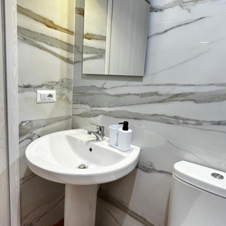 BAM BAM TIBURTINA Guesthouse - Double Room with Private Bathroom - 8