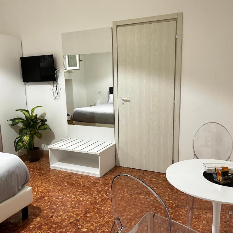 BAM BAM TIBURTINA Guesthouse - Double Room with Private Bathroom - 13