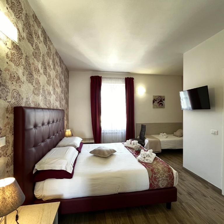 Porta alla Croce Guest House - Camera Tripla con Bagno Privato - 3
