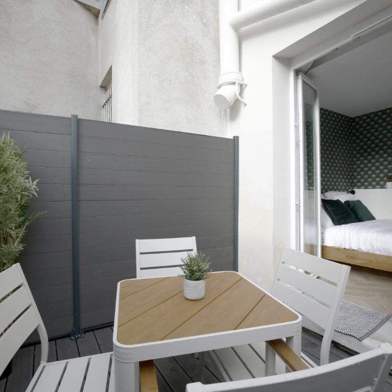 Chill-out on Private Patio in Vintage Masterpiece - Appartement 1 Chambre - 14