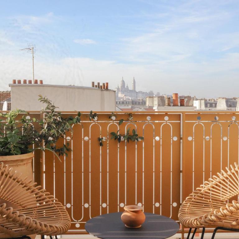 Bloom House Hôtel & SPA - Superior with balcony with Montmartre View - 4