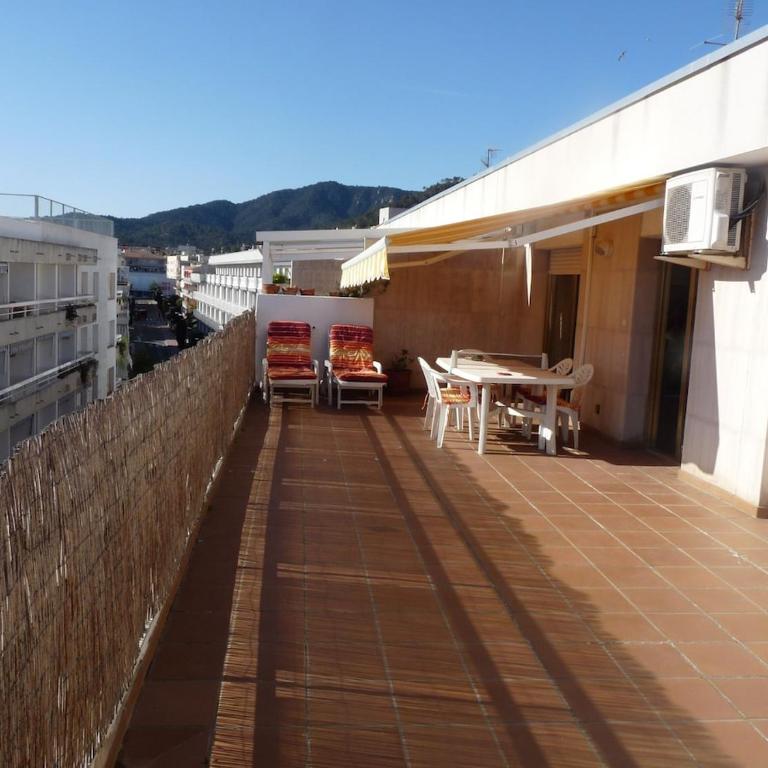 APARTAMENTO ÁTICO CON TERRAZA a 2 MINUTOS DE LA PLAYA - Apartamento de 3 dormitorios - 3