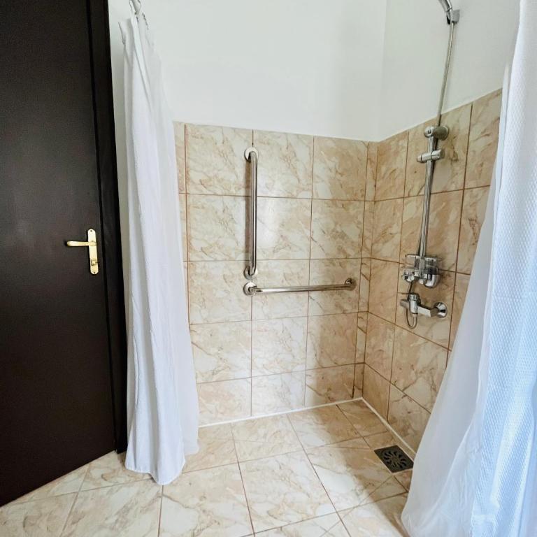 Hotel Nomada Osorno - Habitación adaptada para personas con movilidad reducida - Cama grande - 3