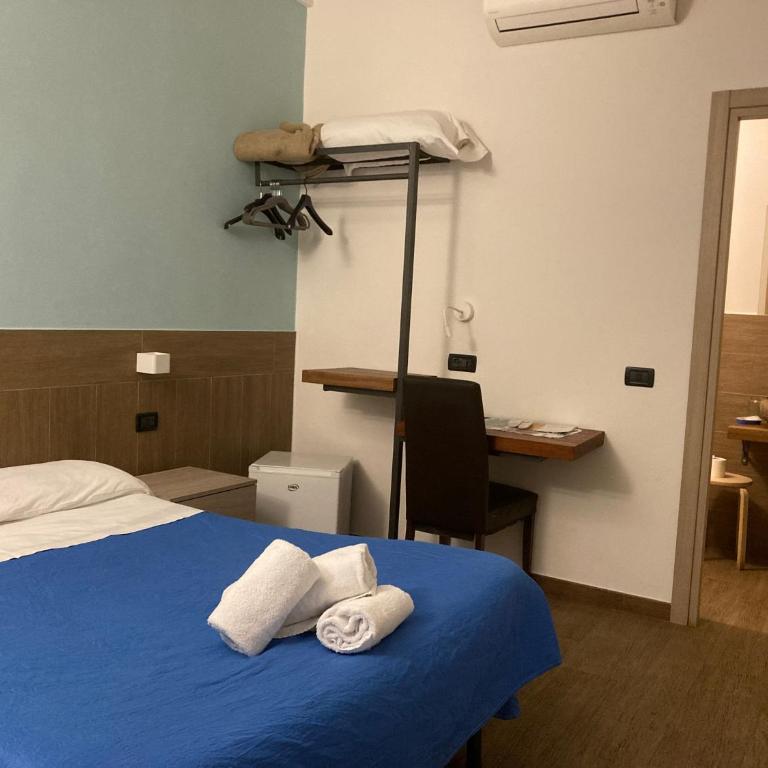 Bella Napoli Guesthouse Trattoria Pizzeria - Double Room - 8