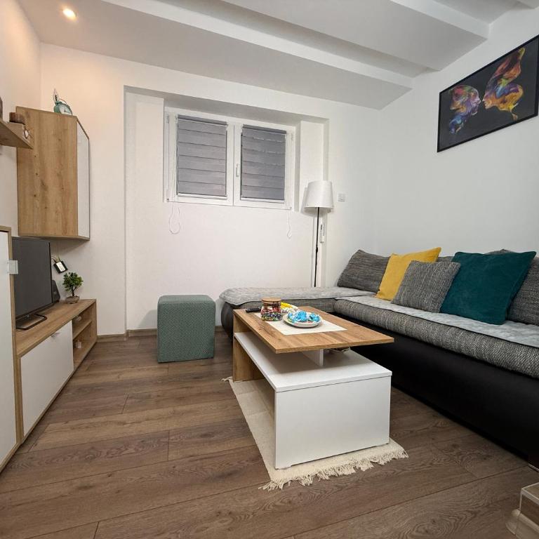 Wood Studio - One-Bedroom Apartment - 2