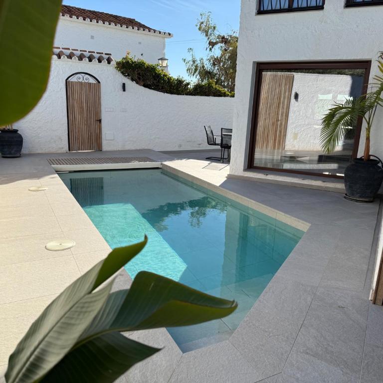 Luxury house with private heated pool in Nerja! - Habitación Doble con vistas al parque - 1