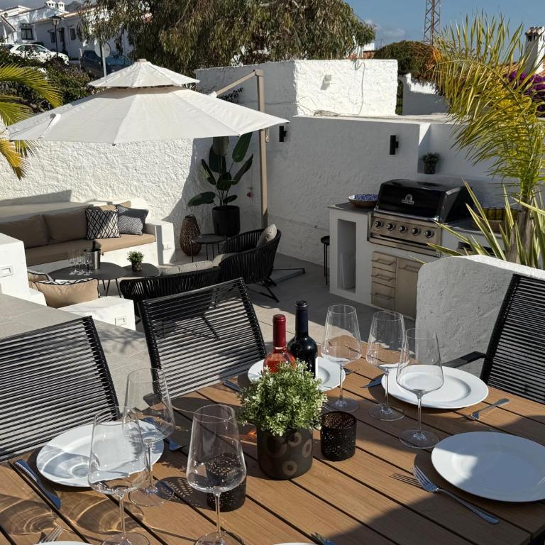 Luxury house with private heated pool in Nerja! - Habitación Doble con vistas al parque - 18