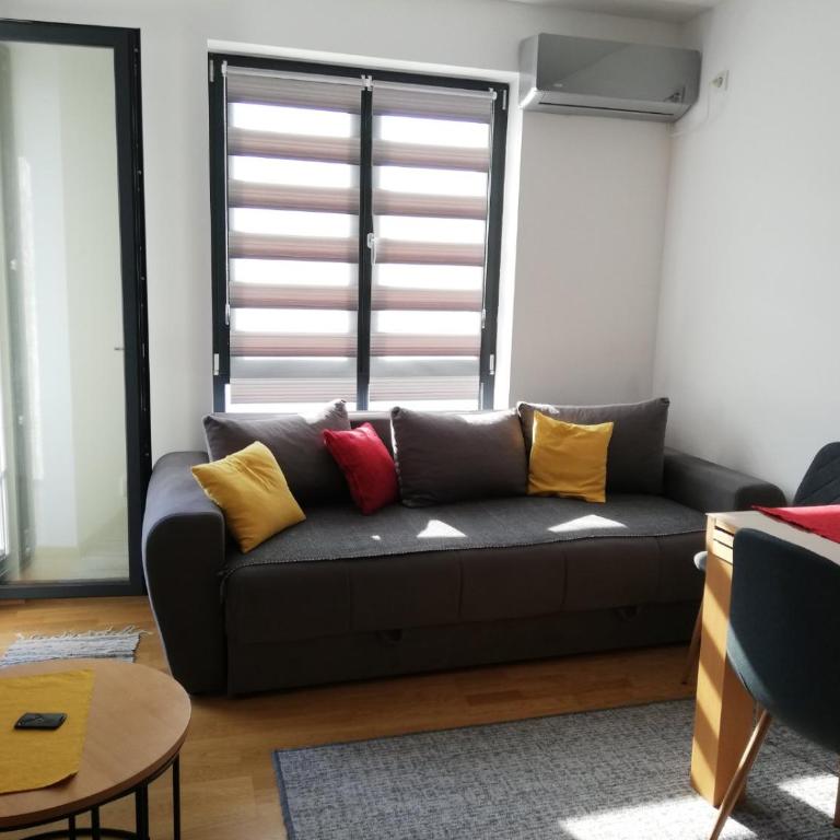 Mali Raj - One-Bedroom Apartment - 1