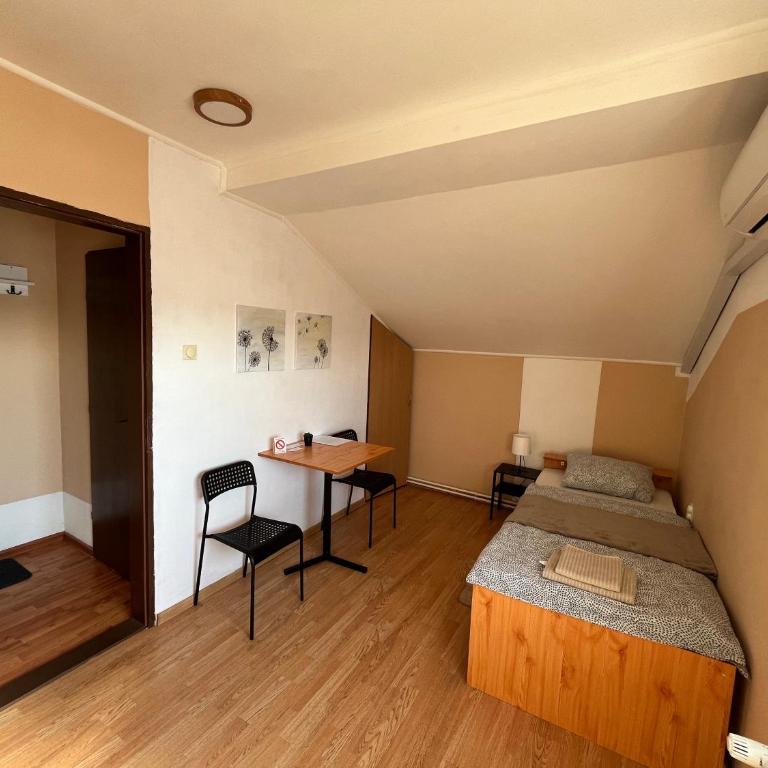 Rooms with private Bathroom & Free Parking ''Sobe Zoka,, - Jednokrevetna Soba sa Sopstvenim Kupatilom - 20