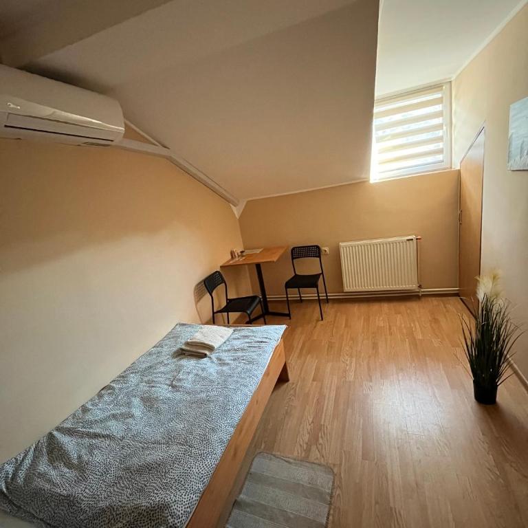 Rooms with private Bathroom & Free Parking ''Sobe Zoka,, - Jednokrevetna Soba sa Sopstvenim Kupatilom - 23