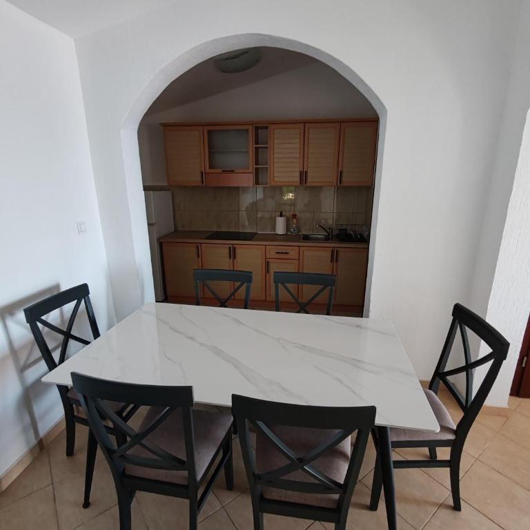 Villa Contact - Two-Bedroom Apartment with Terrace and Sea View - 22