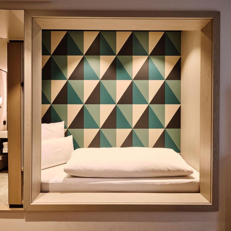 4K - Rooftop-Pool und klimatisierte Zimmer - Standard Dreibettzimmer – keine Saunanutzung - 4