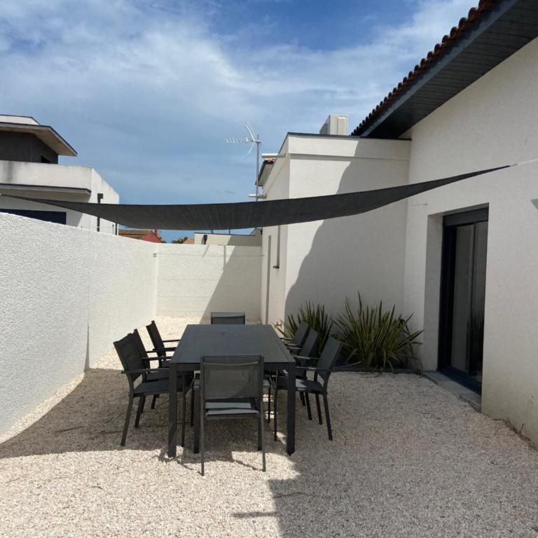 Villa spacieuse piscine 350 m de la plage - Three-Bedroom Villa - 44